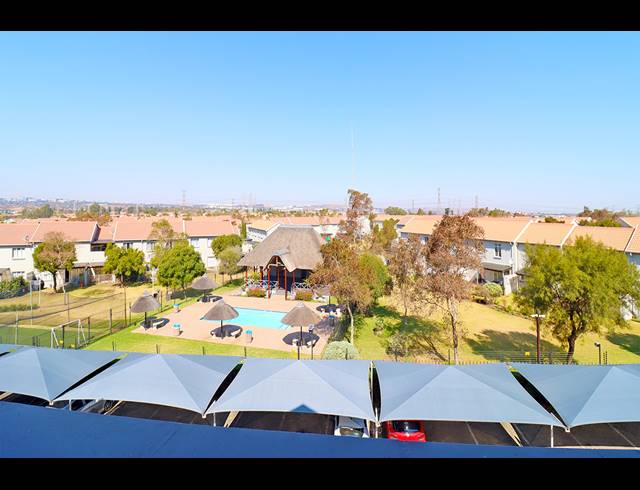 2 BEDROOM APARTMENT FOR SALE IN GREENSTONE HILL